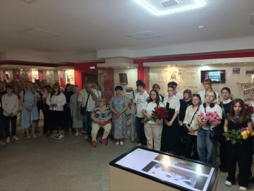 Сегодня в зале - школьники и участники кружка «Журналистика со школьной скамьи»
