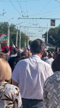 Бендерчане идут на мемориал у въезда в город