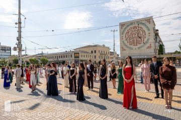 В этом году у выпускников Тирасполя и Днестровска - 38 золотых и 13 серебряных медалей