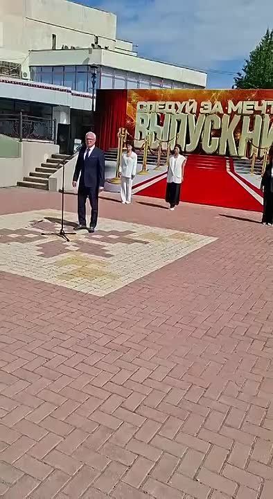 Виталий Нягу обратился к выпускам