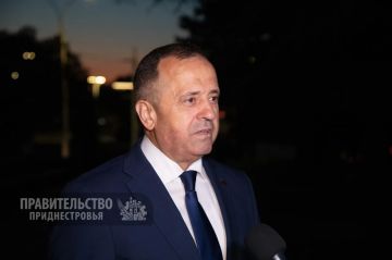 Председатель Правительства Александр Розенберг подчеркнул, что сохранение исторической правды, уважение к подвигу поколения победителей и воспитание молодежи в духе патриотизма остаются важнейшими задачами