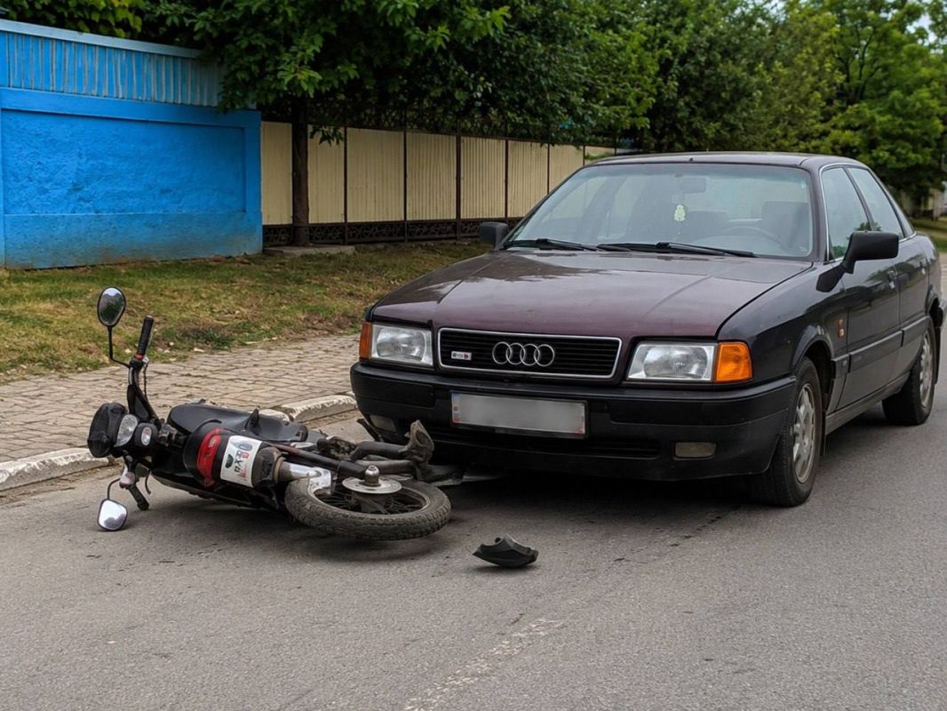 В Григориополе сбили 16-летнего мопедиста