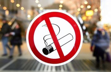 В Молдове с сегодняшнего дня запрещено курить на балконах, кабинах лифтов, на лестничных площадках многоэтажек, пляжах, остановках, спортплощадках, в зоопарках, аквапарках, у бассейнов, в подземных переходах