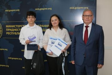 К дубоссарскому школьнику Ивану Швецу приехал посол России в Молдове Олег Озеров