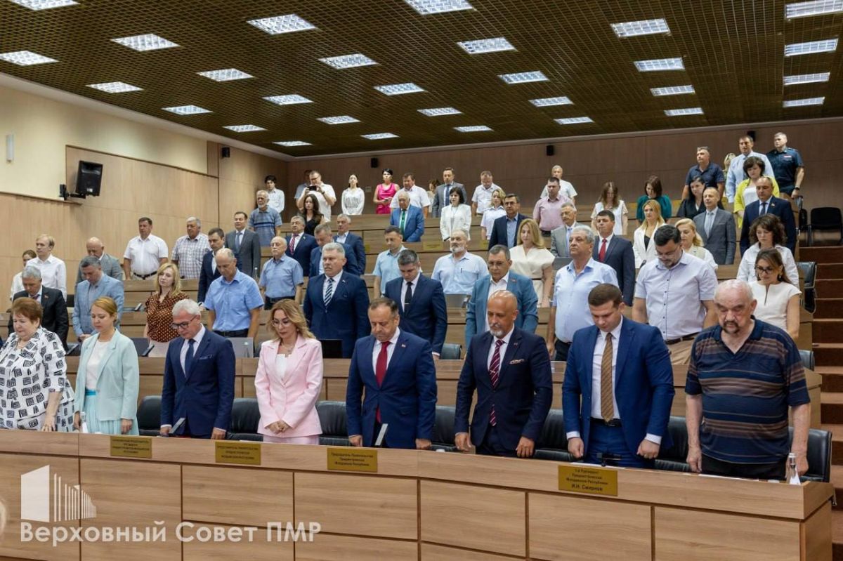 В Верховном Совете – минута молчания в память о борце, художнике, педагоге и одном из основателей и создателей Приднестровья
