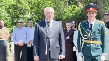 Первый заместитель руководителя Администрации Президента России Сергей Кириенко прибыл с рабочим визитом в Республику Абхазия. В программе визита — встреча с президентом республики Бадрой Гунбой, участие в памятных...