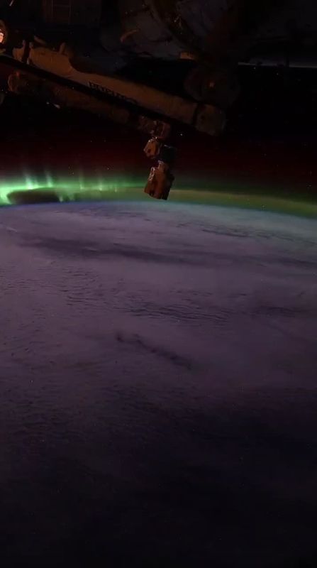 Магия космоса: завораживающее северное сияние сняли с борта МКС