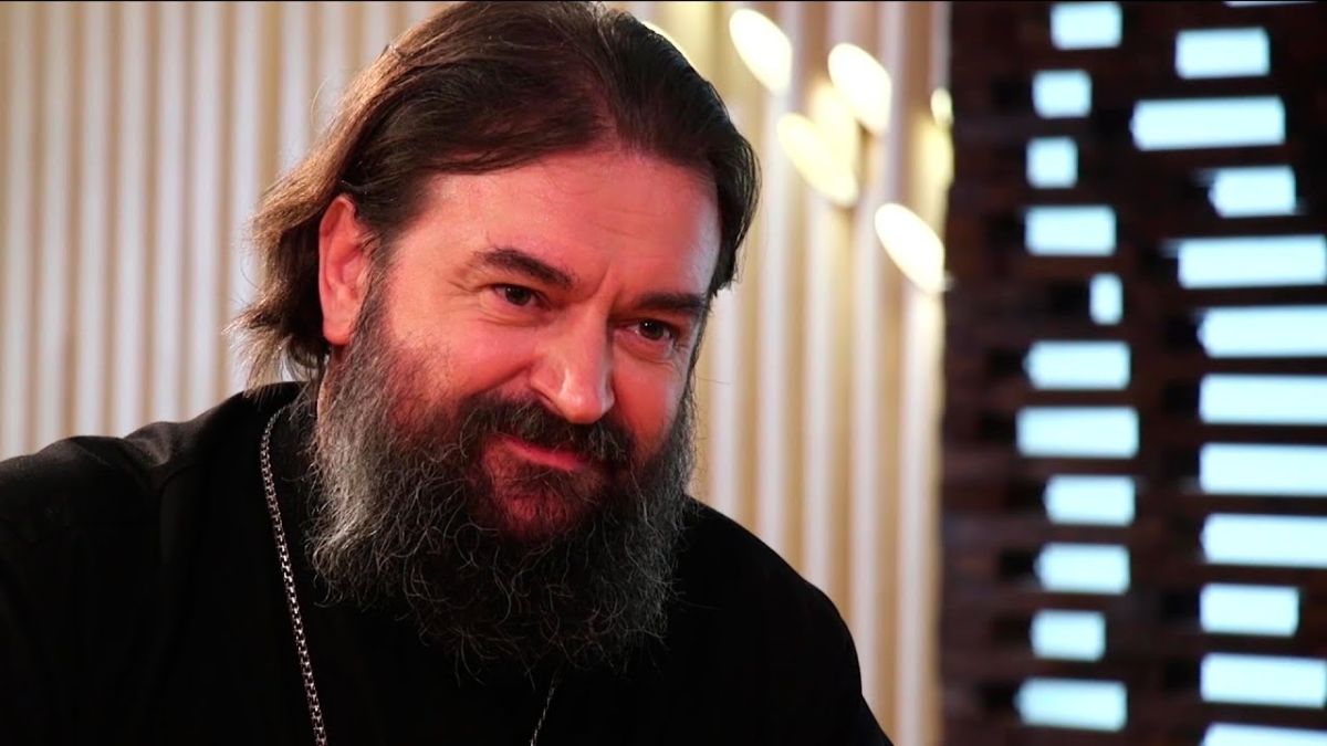 «Мужчин и женщин, словно специально, вводят в состояние постоянного противоборства, – пишет священник. – Будто это две такие враждующие партии, не способные помириться…» И все-таки мы нужны друг другу! «Единство...