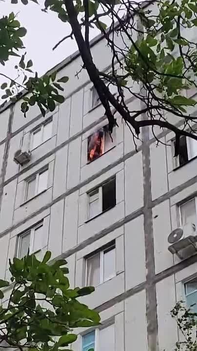 На Красных казармах в Тирасполе горит 8 этаж