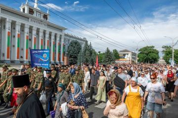 В День семьи, любви и верности – крестный ход