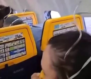 �������� �������� ������������ Ryanair ������� ������ ����� ����, ��� ��� �������� �������� � �������� ����������� �� ����� ������, �������� The Mirror