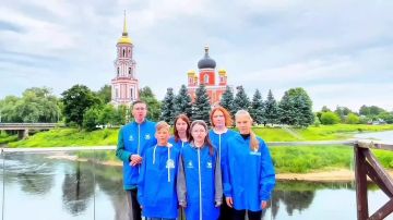 К поздравлениям в честь 100-летнего юбилея ветерана присоединилась молодёжь из российского города Старая Русса – родины Владимира Громова: