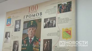 Владимира Громова поздравляют со столетием в Доме офицеров российской армии. Военнослужащие ОГРВ организовали ветерану тёплый и душевный приём