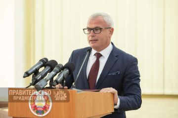 С юбилеем ветерана поздравил заместитель Председателя Правительства Виталий Нягу