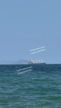 У берегов Одессы горит очередное судно
