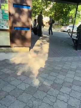 В Тирасполе на Балке у магазина Космо взрослый мужчина сделал замечание подростку, который ругался матом