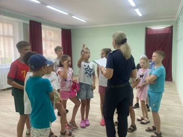 Безопасное лето. Во время летних каникул сотрудники бендерской Госавтоинспекции продолжают проводить встречи с детьми