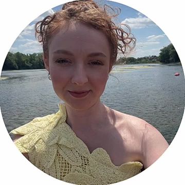 Это наш корреспондент Влада Данковцева ведёт репортаж с середины Днестра в районе городского пляжа в Григориополе