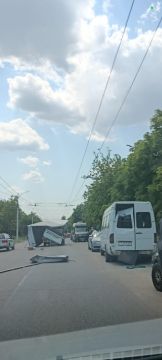 На Балке в Тирасполе «будка задела бус и развалилась», пишут в пабликах