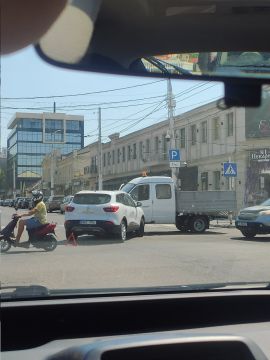ДТП в центре Тирасполя, «Рено» поворачивал и врезался в «Газель»