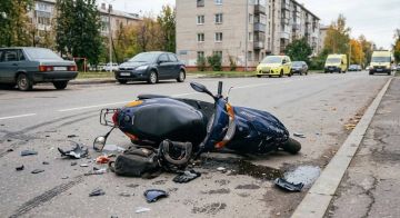 Сел пьяным за мопед, не справился с управлением и упал на ходу