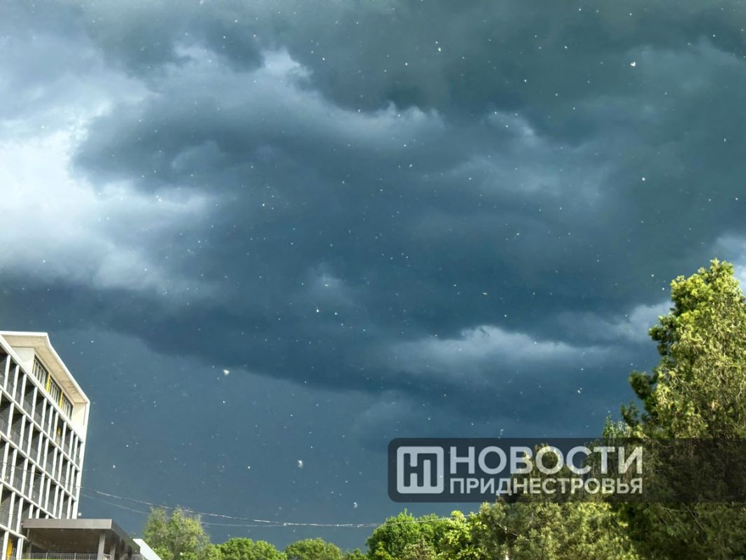 В ближайшие часы местами ожидаются грозы, сильные ливни и шквалистый ветер с порывами до 18 м/с