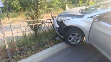 В Тирасполе автомобиль въехал в забор
