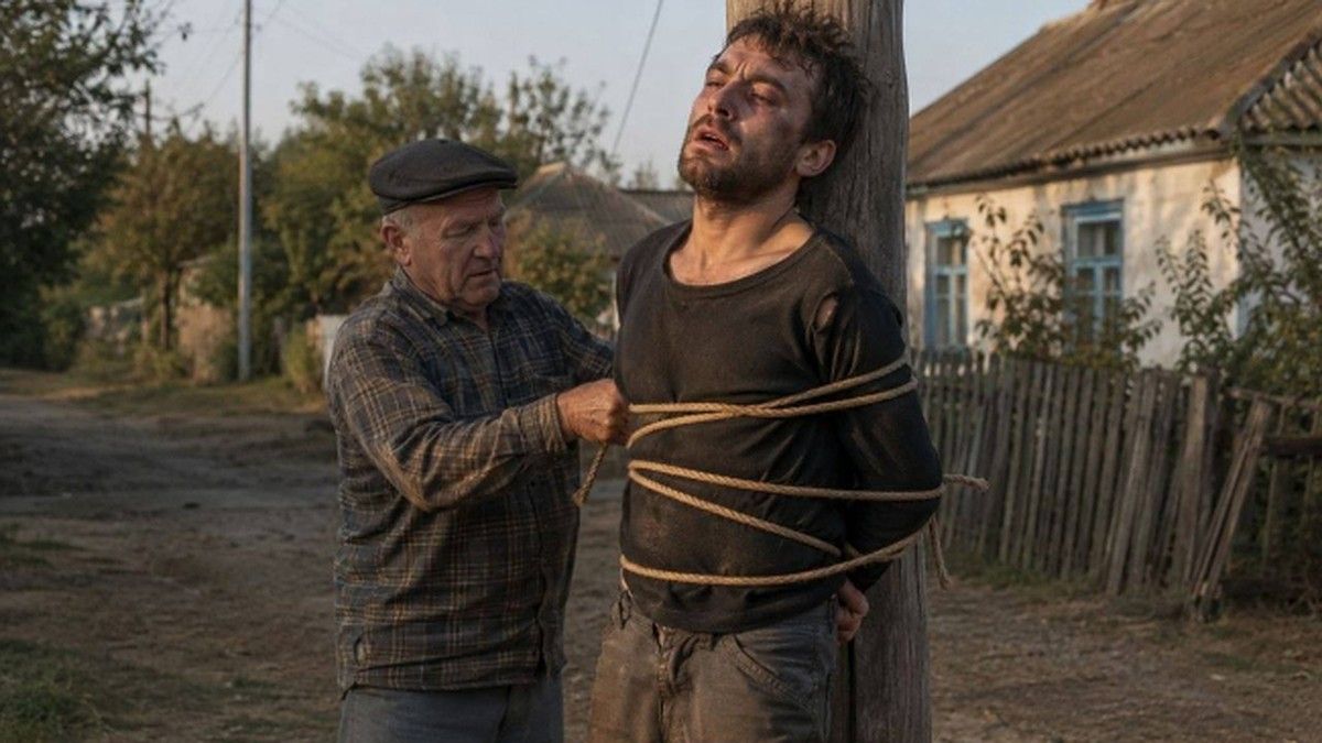 В Приднестровье пенсионер привязал воришку к «позорному столбу»: Парень позарился на вино – наказаны будут оба