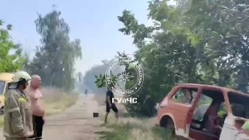 Два бендерских пожарных расчёта тушили сухую траву в Протягайловке, на заброшенных огородах