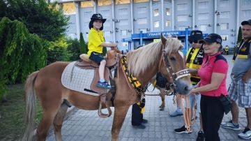 4-летний Марк ходит на все домашние матчи «Шерифа» и всегда катается на коне Кексе