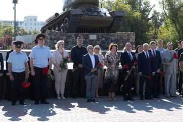 Память сильнее времени. Сегодня на столичном Мемориале воинской Славы возложили цветы