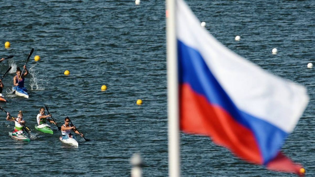 Российские и белорусские гребцы будут участвовать в международных соревнованиях с госсимволикой