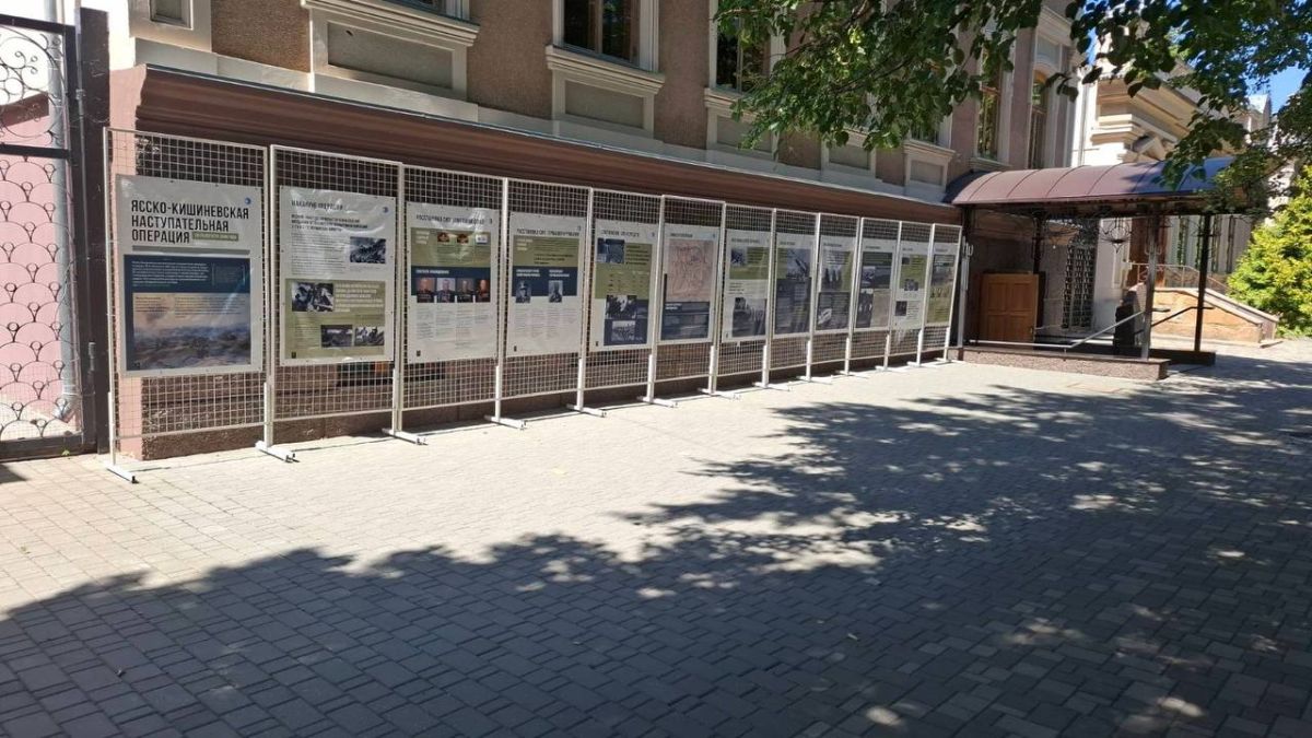 В Бендерах у Мемориального музея открылась выставка к годовщине освобождения города