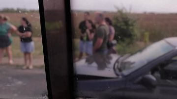 Гармошка из 4-х машин собралась на трассе Бендеры-Тирасполь недалеко от «Фоишора»: «Шевроле Вольт», за ним «Фольскваген», «Форд» и последний – «Ниссан»