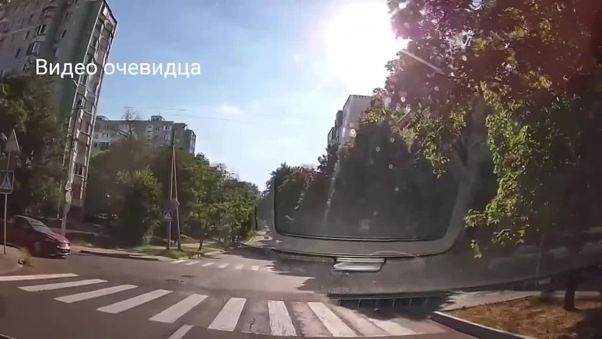 Обгон через сплошную. . В столице 11 августа на улице Карла Маркса инспекторы ГАИ зафиксировали нарушение ПДД
