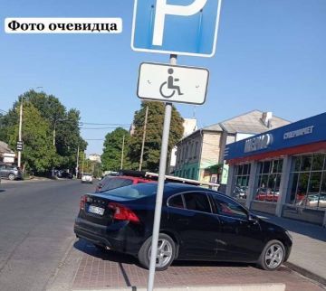 Нарушил правила парковки.