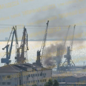 Минобороны РФ:. «Армия России в течение ночи поразила в порту «Одесса» базу горюче-смазочных материалов, задействованных в обеспечении топливом подразделений ВСУ»