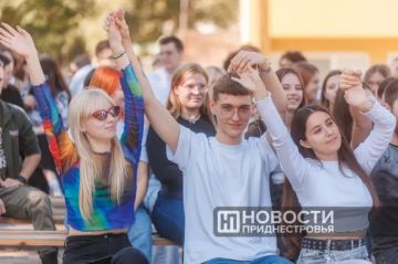 Сегодня - День молодежи. Президент Вадим Красносельский поздравил молодых людей Приднестровья с праздником: