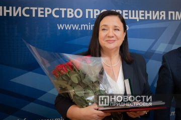Коллектив Министерства просвещения поздравляет главу ведомства Светлану Иванишину с Днем рождения
