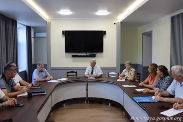 На совещании с главами обсудили празднование Дня Республики, инвентаризацию детских площадок и вопросы вывоза ТБО