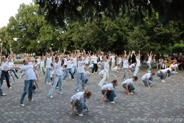 В День молодёжи в Слободзее организовали большой праздничный концерт с участием молодых исполнителей и творческих коллективов