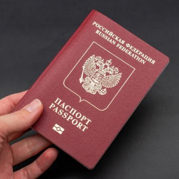 Россиянам советуют оформлять загранпаспорт с биометрией