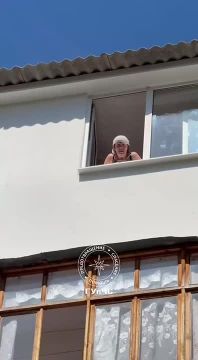 У хозяйки из Рыбницы в доме на пятом этаже заклинило замок межкомнатной двери