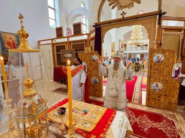 Сегодня, в праздник Преображения Господня (Яблочный Спас), архиепископ Тираспольский и Дубоссарский Савва совершил Божественную литургию в храме Воздвижения Креста Господня в Тирасполе