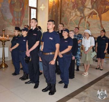 Служба и вера. . Сегодня сотрудники УВД г. Бендеры посетили храм святого благоверного князя Александра Невского