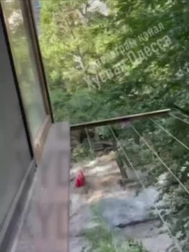 В Одессе школьники закидали камнями бусик ТЦК, который мобилизовывал людей на их районе