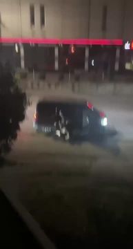 В Виннице двое молодых людей помогли мужчине отбиться от людоловов, которые силой заталкивали его в микроавтобус