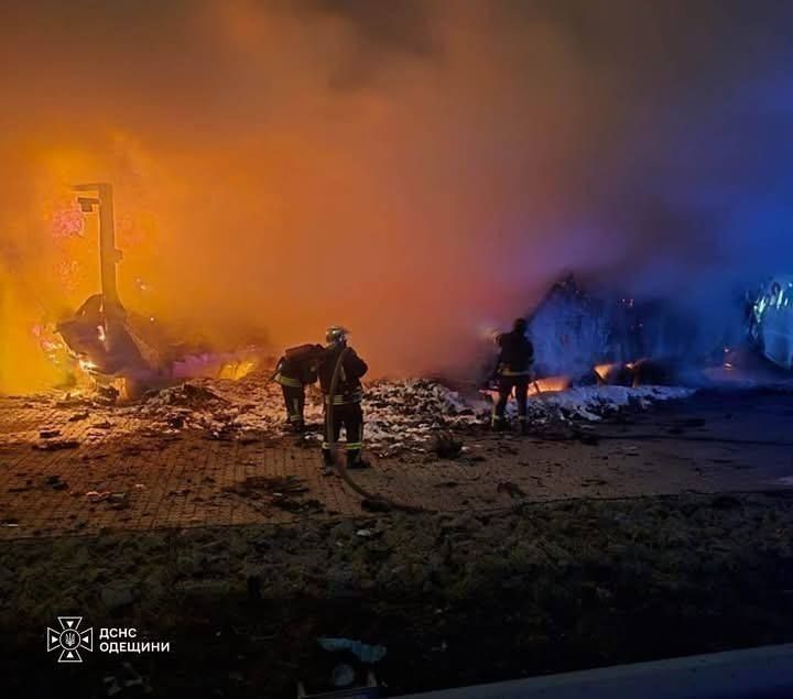 Ночью также был нанесён удар Геранями по территории КПП Рени в Одесской области на границе с Молдавией
