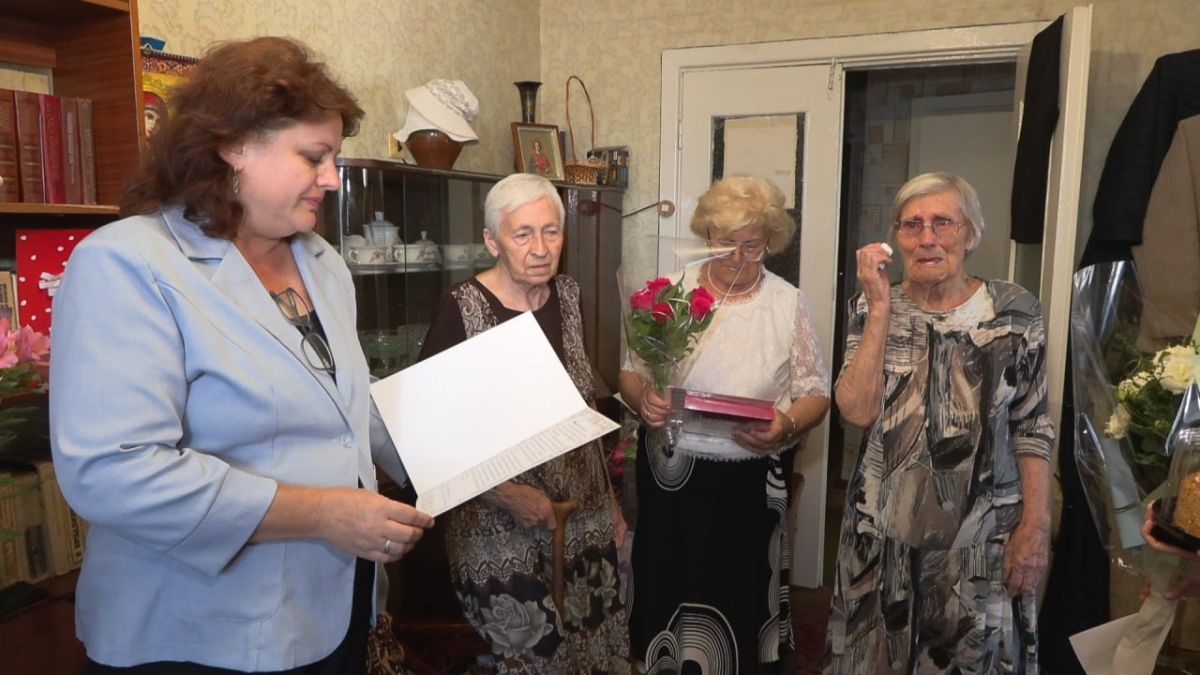 «Уважаемая Мария Антоновна! От имени Государственной администрации и от себя лично примите искренние поздравления с 90-летним юбилеем