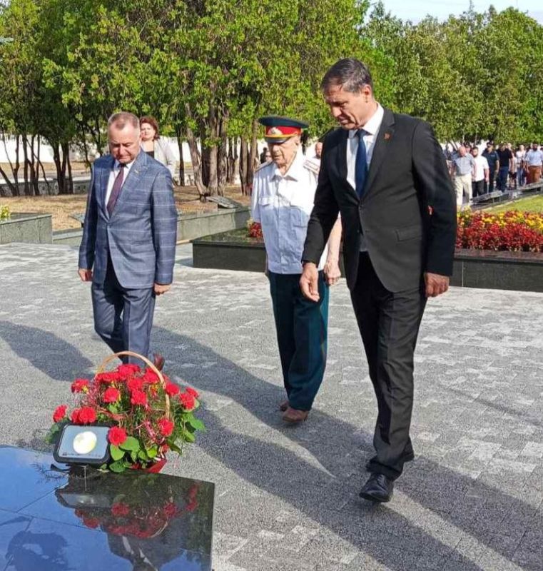 "Мы находимся с вами в святом месте для каждого бендерчан на, на братских могилах